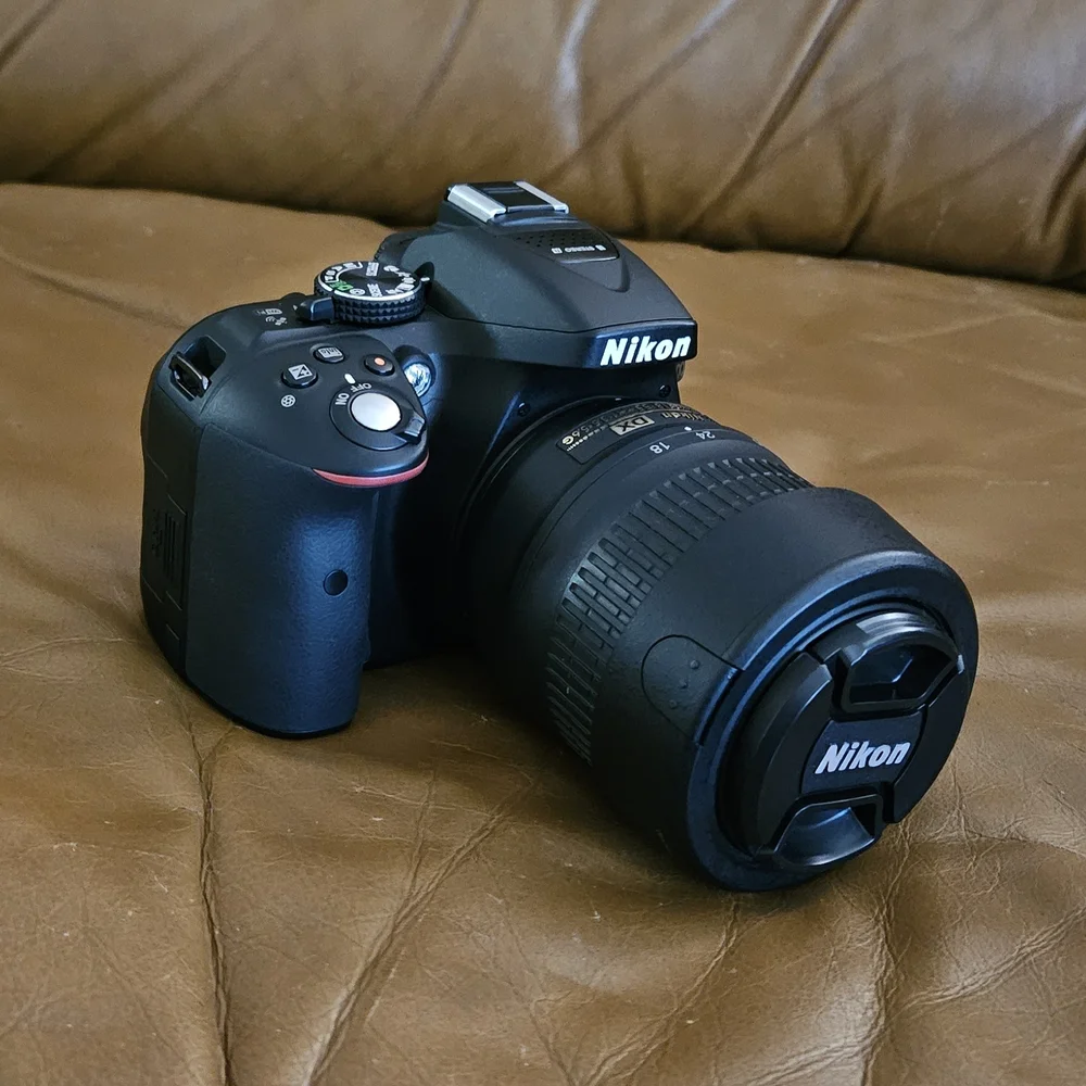 Nikon D5300 DSLR Camera 24.2MP With 18-55mm VR Lens +Charger.